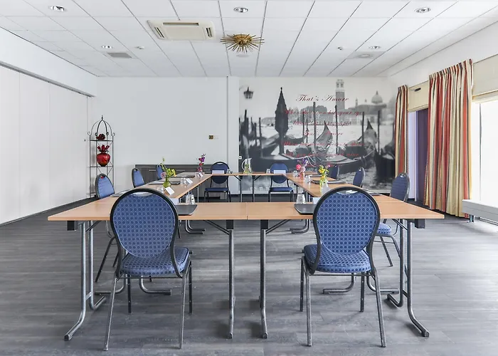 Fletcher Hotel-restaurant Zevenbergen-moerdijk 4* 泽文伯根